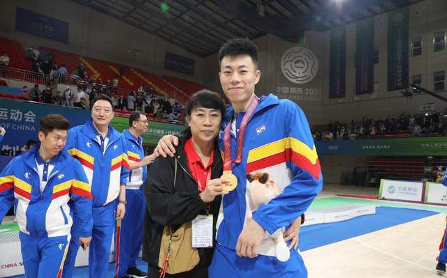 由李海蜀、黄彦威联合执导，严屹宽、代斯、耿乐、郝劭文等领衔主演，杜鹃特邀出演的首部法医秦明大电影《秦明;生死语者》将于6月14日全国公映